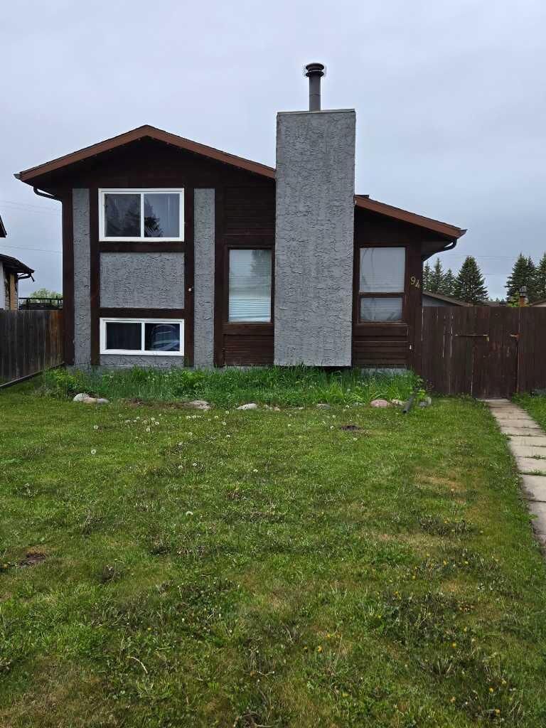 Property Photo:  94 Harolds Hollow  AB T7S 1C4 
