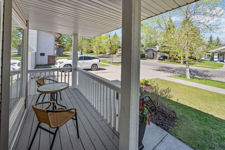 Property Photo:  120 Shawnessy Drive SW  AB T2Y 1B4 