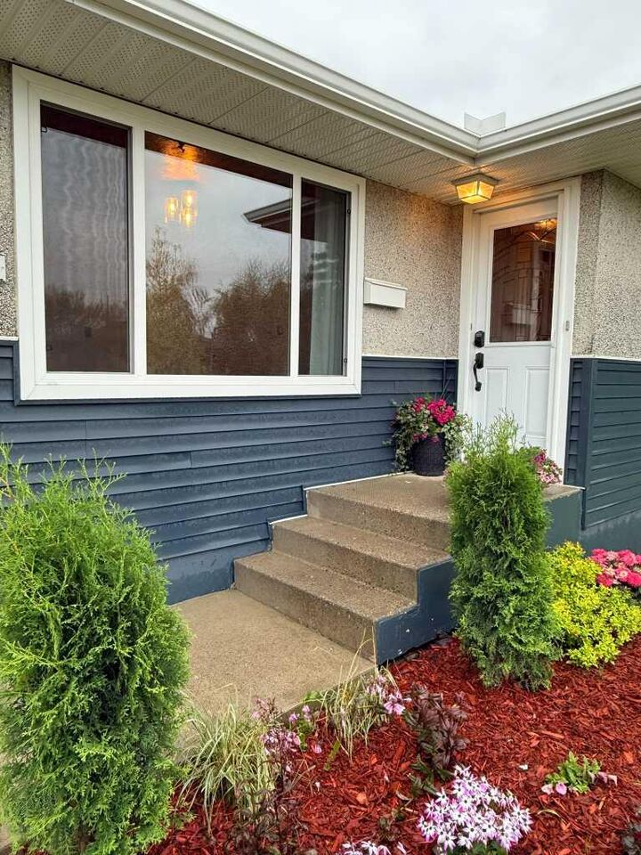Property Photo:  9211 Allison Drive SE  AB T2J 1B3 