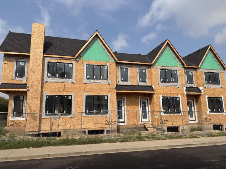 Property Photo: 2811 2 Street NE AB T2E 1Z9