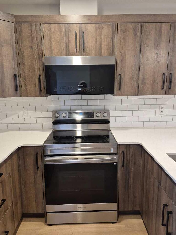 Property Photo:  594 Aquitania Boulevard W 3  AB T1J 5X4 