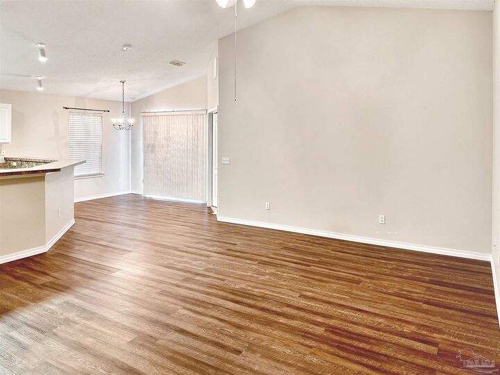 Property Photo:  217 Cohasset Ct  FL 32534 