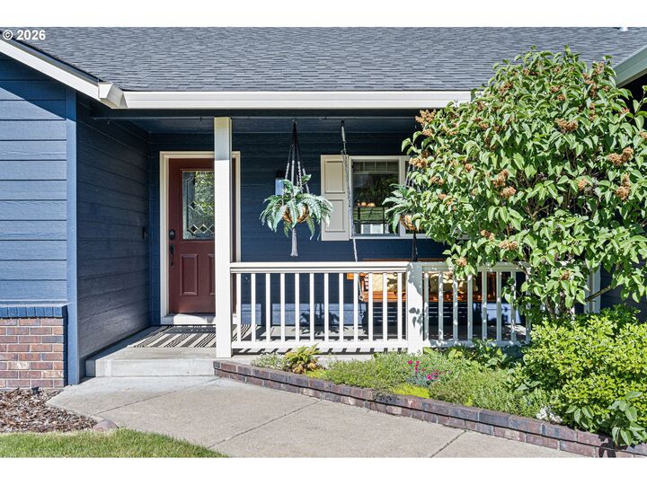 Property Photo:  1574 Calistoga Ct  OR 97402 