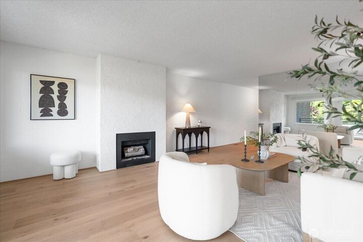 Property Photo:  10823  Glen Acres Drive S B  WA 98168 