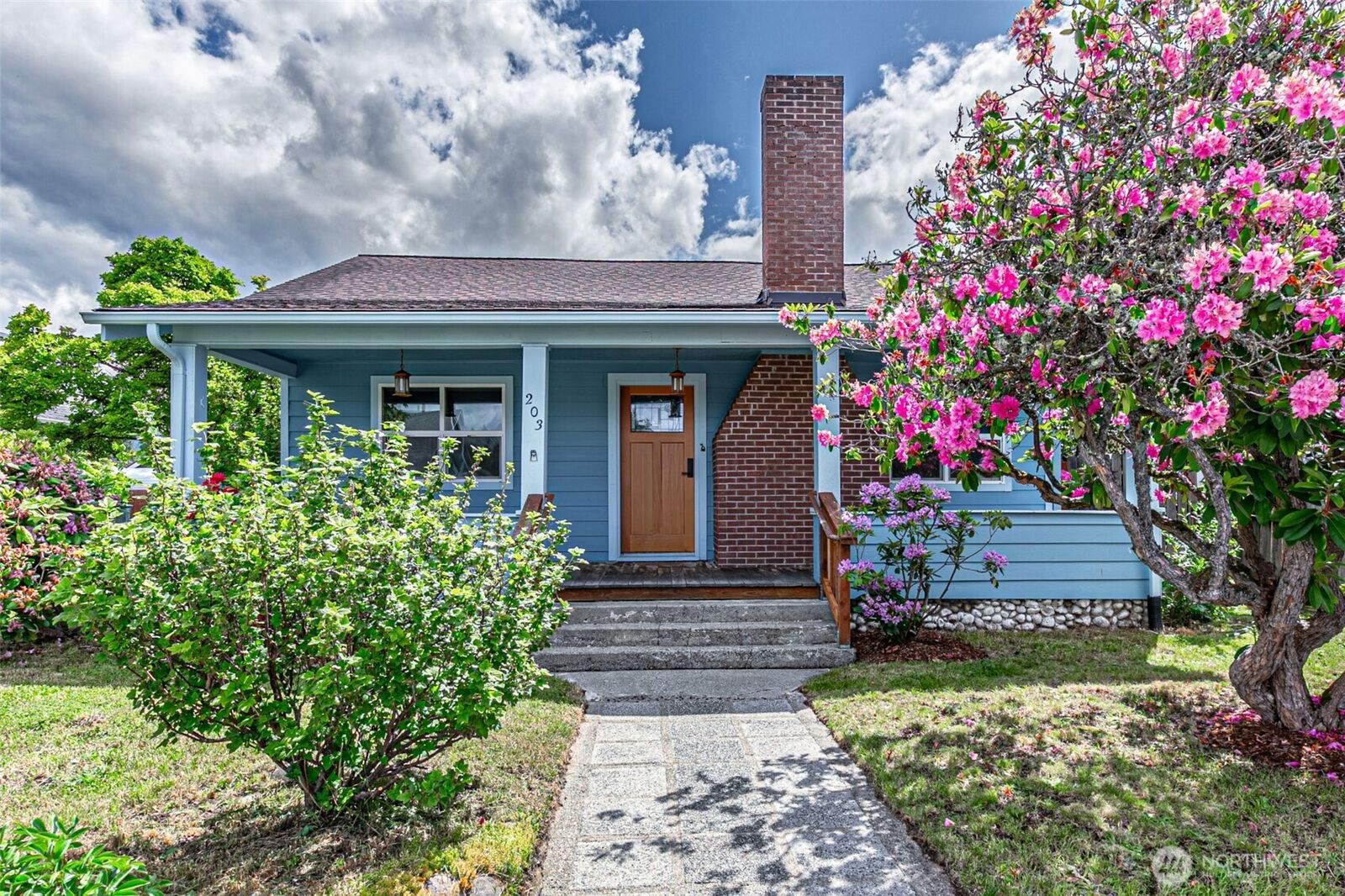 Property Photo: 203 Orchard Avenue N WA 98328