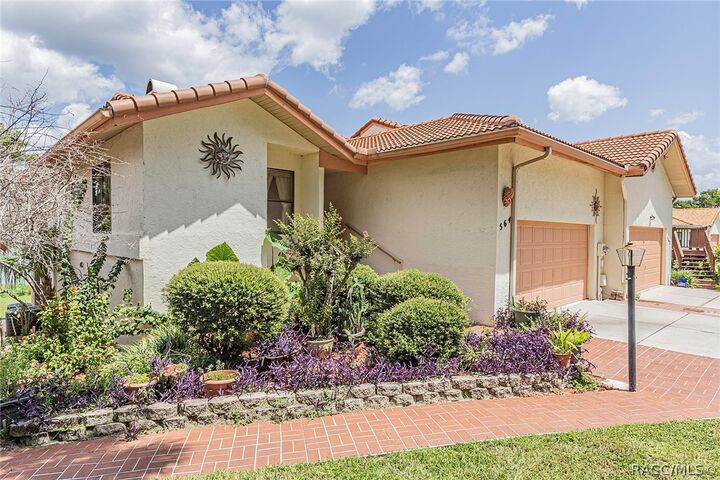 Property Photo:  564 San Remo Circle  FL 34450 