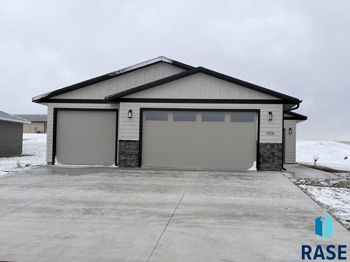 Property Photo:  1104 S 6th Ave  IA 51246 