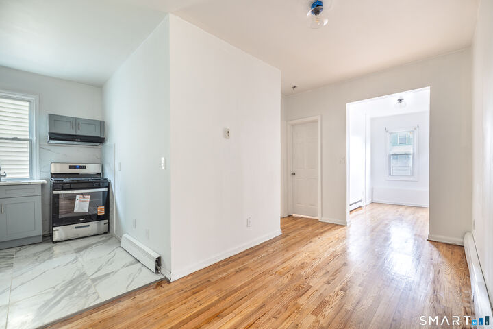Property Photo:  1254 Pembroke Street 1st Floor  CT 06608 
