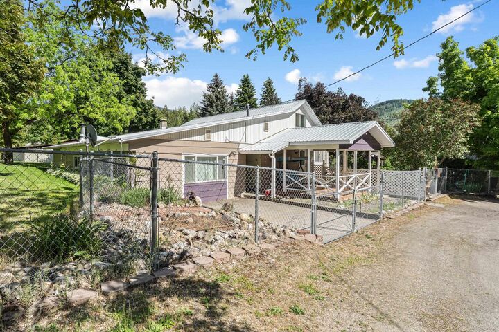 Property Photo: 611 Hegney Way WA 99114-9999