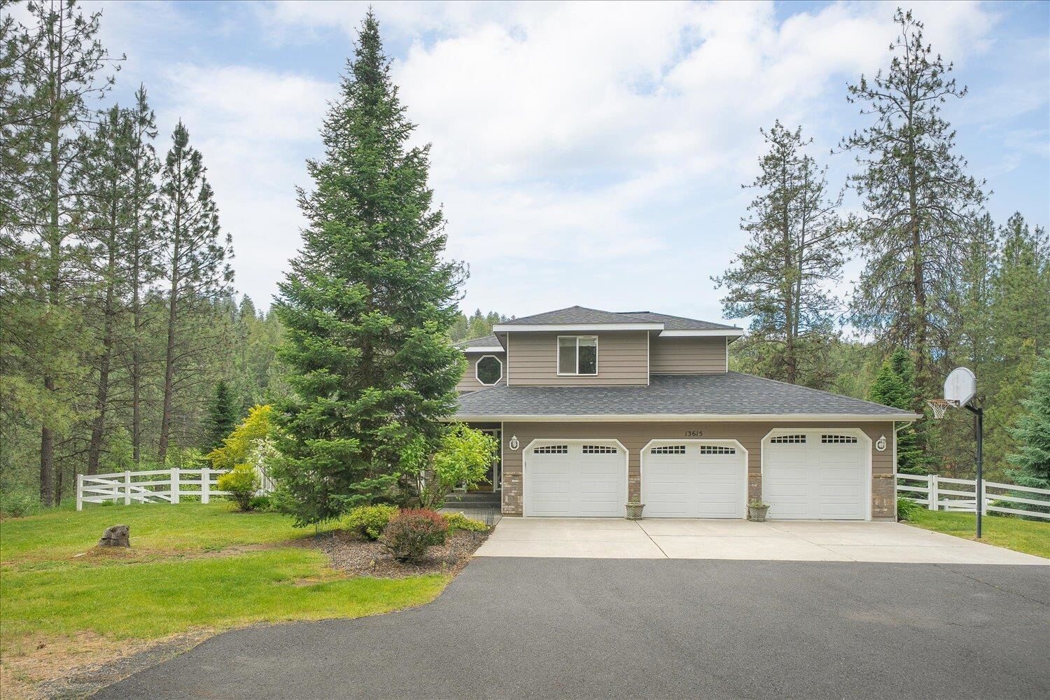 Property Photo: 13615 W Charles Rd WA 99026