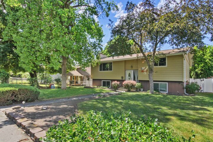 Property Photo: 6117 N Whitehouse St WA 99205