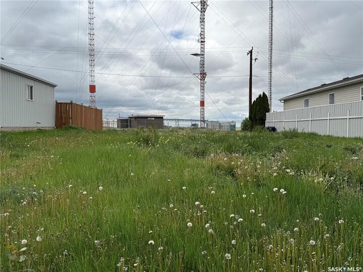 Property Photo:  349 10th Avenue SE  SK S4H 3L8 