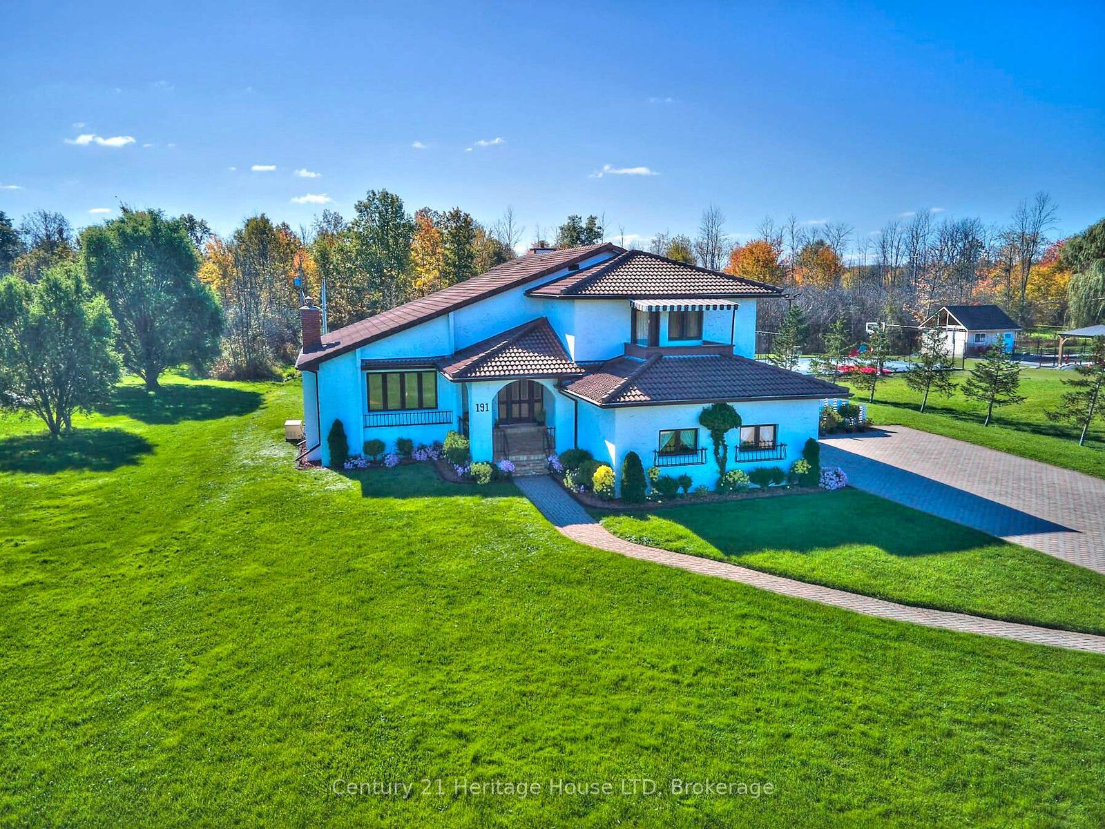 Property Photo: 191 Cairns Crescent ON L2A 5M4