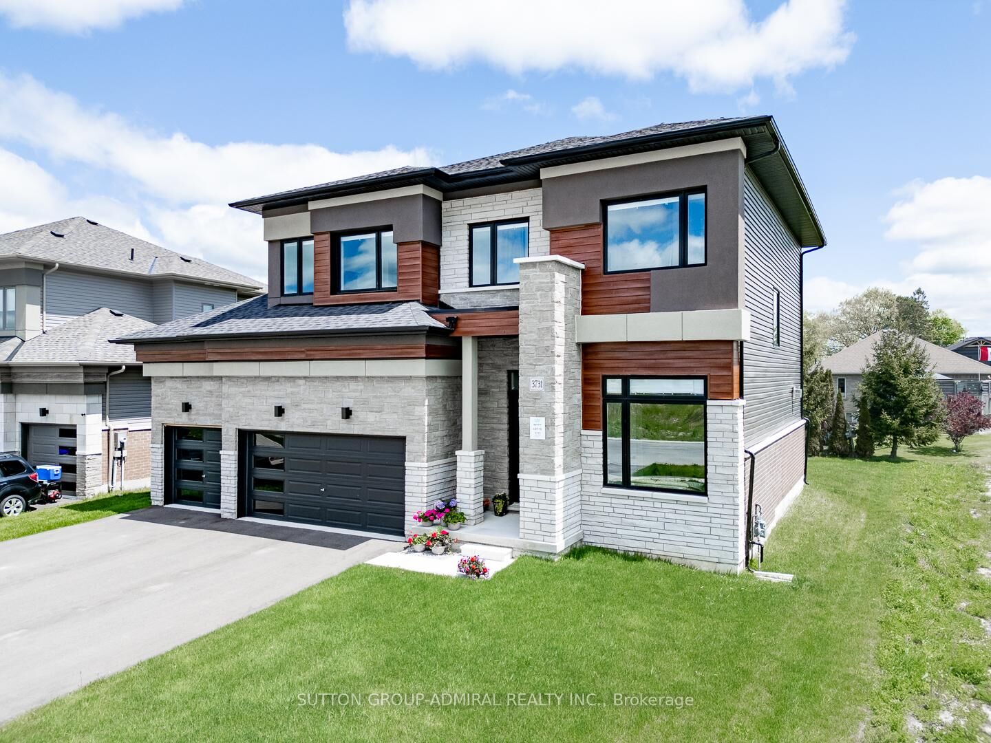 Property Photo:  3731 Lakepoint Drive  ON L3V 6H3 