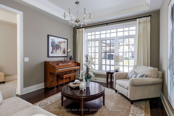 Property Photo: 68 Annsleywood Court ON L4H 4G6