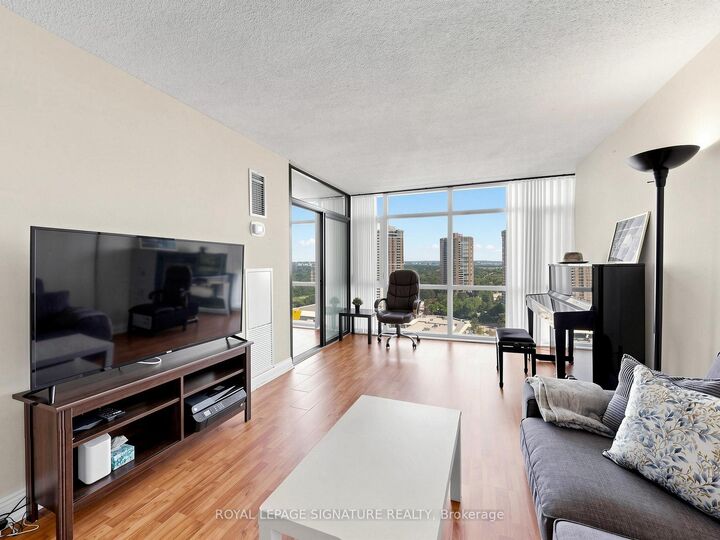 1555 Finch Avenue E 1901 — photo 1