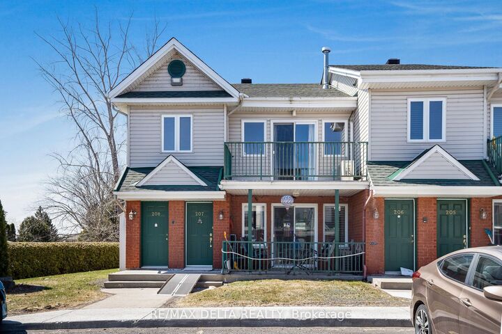 2927 Laurier Street 208 — photo 1