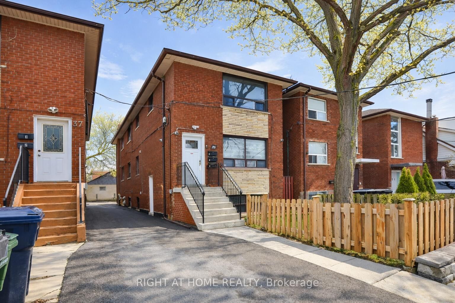Property Photo: 35 Fifteenth Street ON M8V 3J3