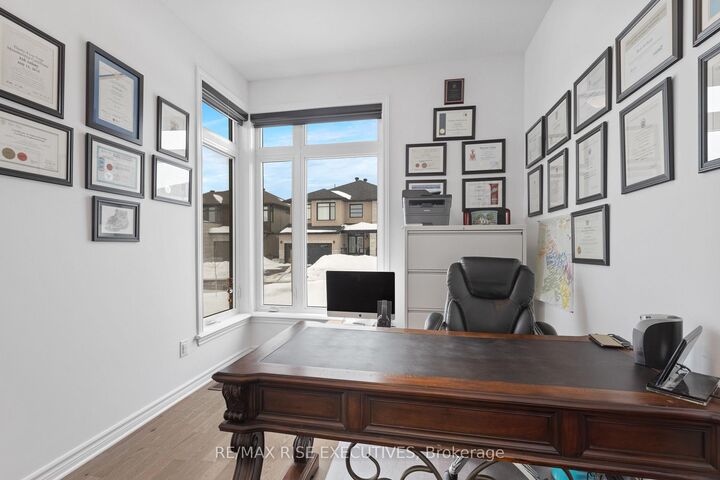 Property Photo: 165 Finsbury Avenue ON K2S 2P5