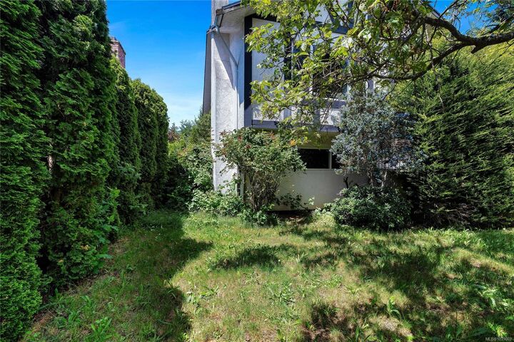 Property Photo:  4094 Dawnview Cres  BC V8N 5K1 