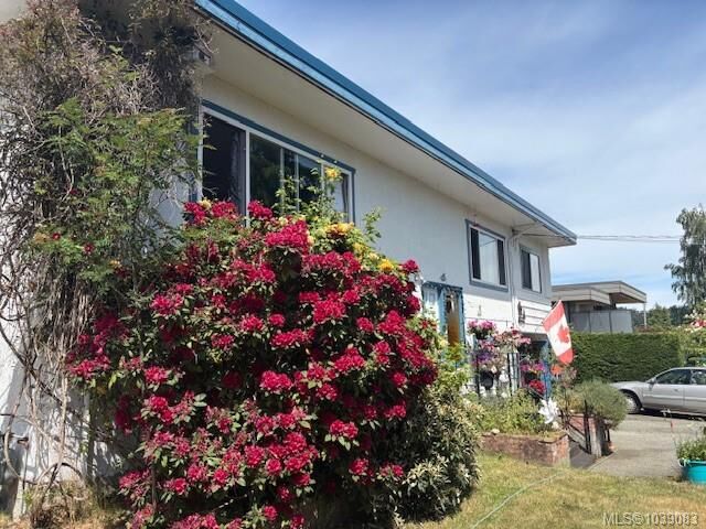 2535 Holyrood Dr — photo 1
