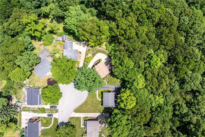 Property Photo:  1129 King George Court  PA 15237 