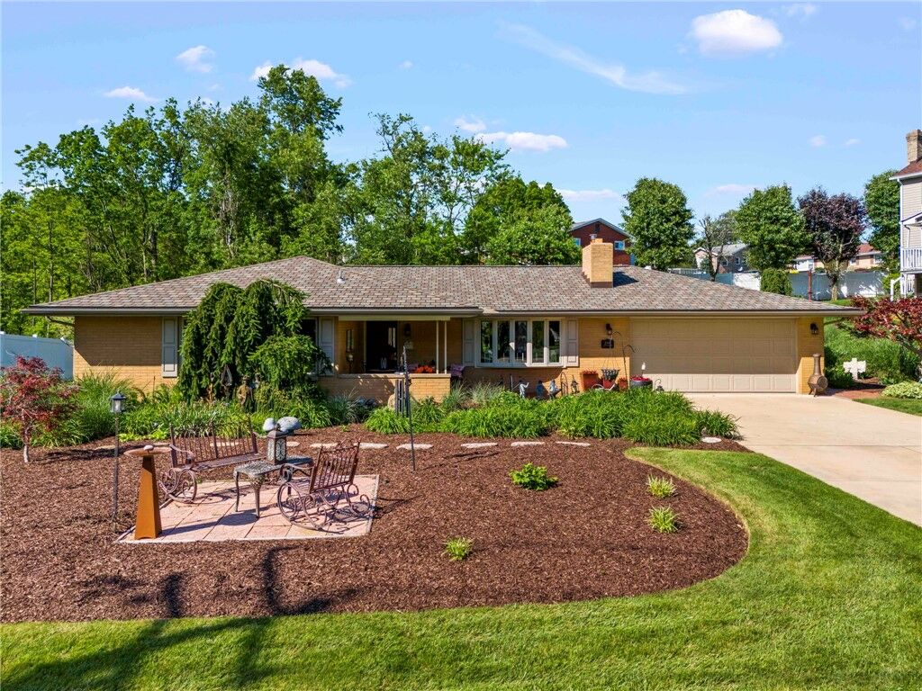 Property Photo:  2490 Jefferson Ave  PA 15301 