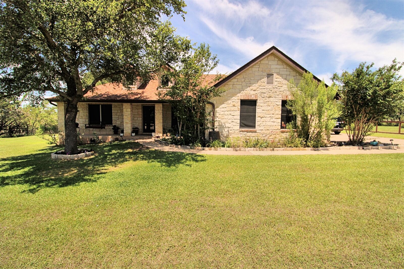 Property Photo:  10260 Twin Lake Loop  TX 78620 