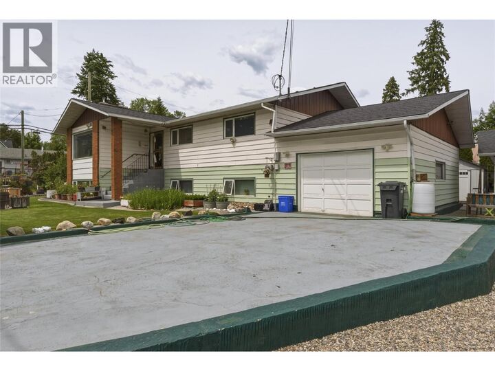 Property Photo: 2810 Okanagan Street BC V4X 0A8