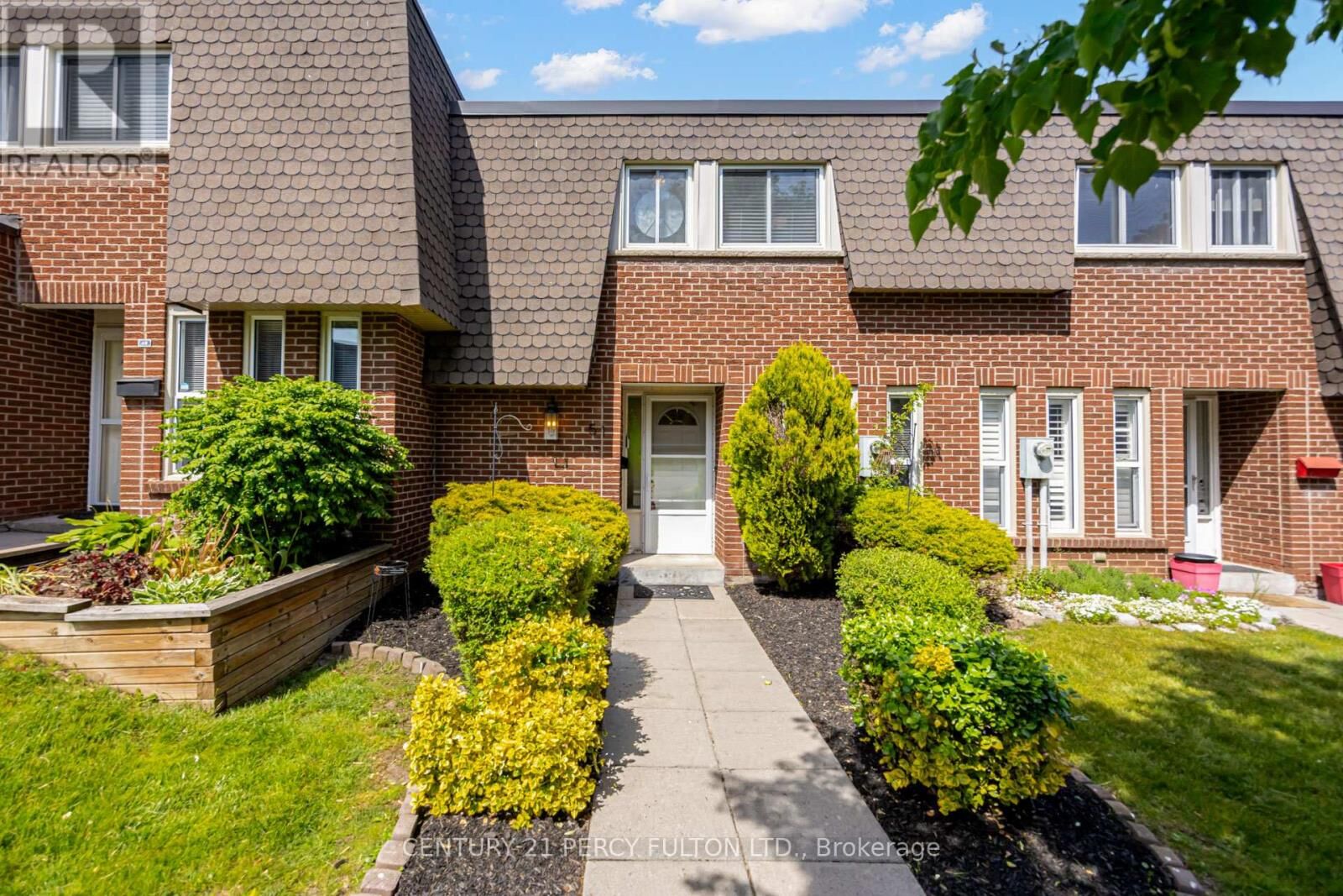 Property Photo:  51 Deacon Lane 58  ON L1S 2T2 