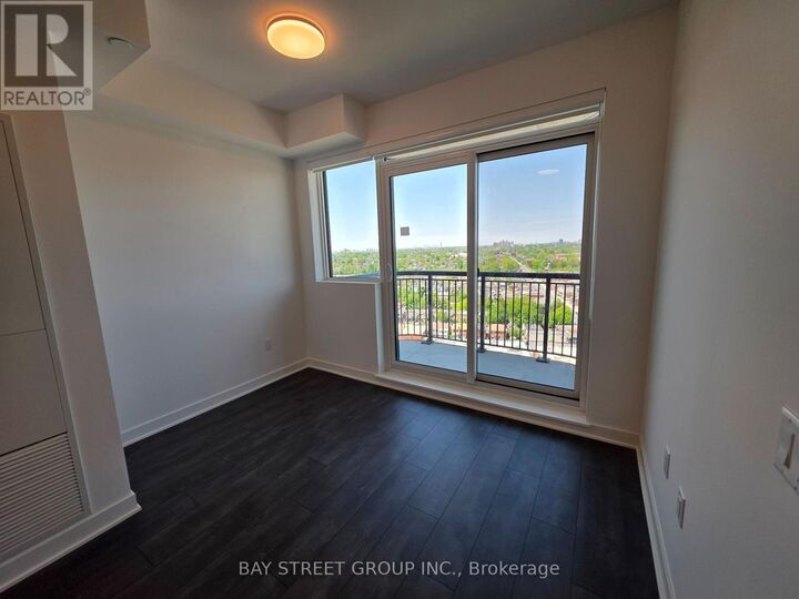 Property Photo:  1185 Dupont Street  ON M6H 0G5 