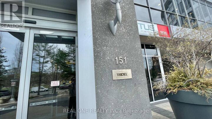 Property Photo:  151 Village Green Square 2509  ON M1S 0K5 