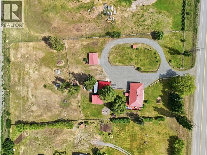 3191 Yellowhead Highway South — photo 1