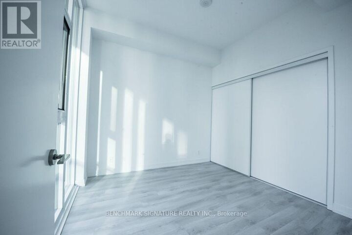 Property Photo:  33 Helendale Avenue 1109  ON M4R 0A4 