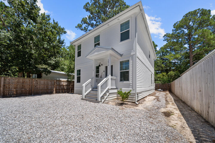 Property Photo:  1470 N Co Hwy 393  FL 32459 