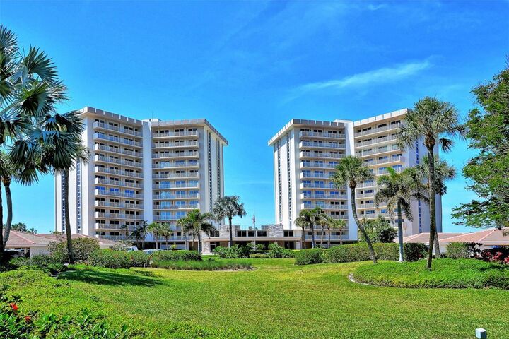 Property Photo: 2301 Gulf Of Mexico Drive 11N FL 34228