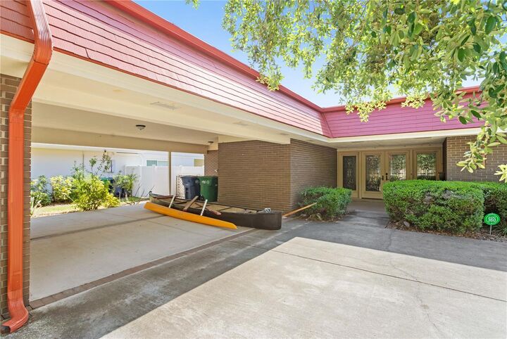 Property Photo:  207 S Sherrill Street  FL 33609 