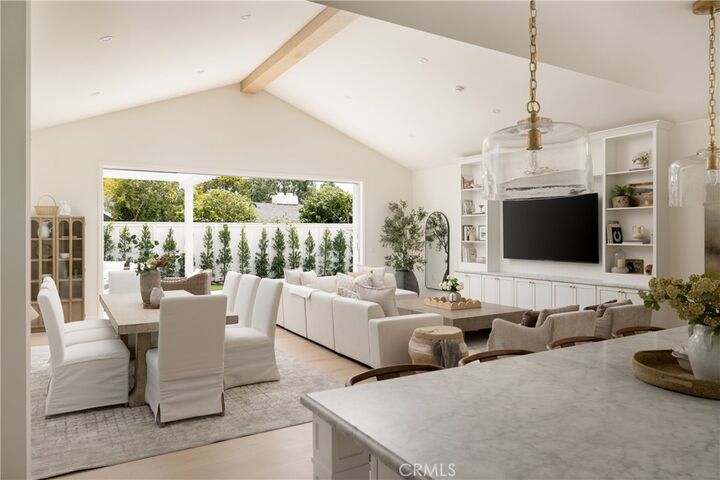 Property Photo:  1112 Pembroke Lane  CA 92660 