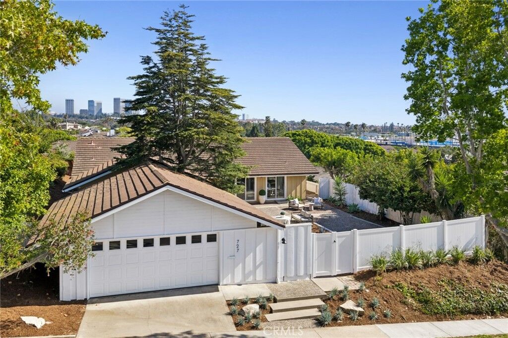 Property Photo:  727 Bellis Street  CA 92660 