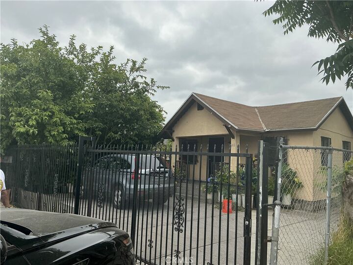 Property Photo:  142 W 59th  CA 90003 