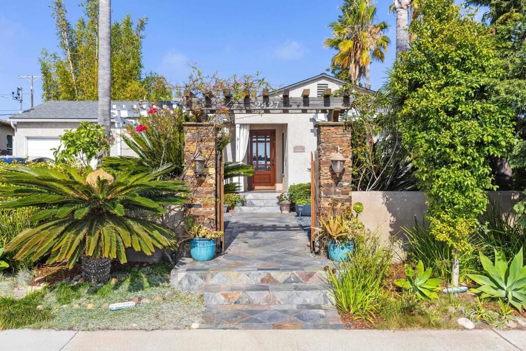 Property Photo:  2427 Commonwealth Avenue  CA 92104 