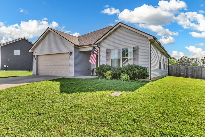 Property Photo:  744 Tidwell Dr  TN 37042 
