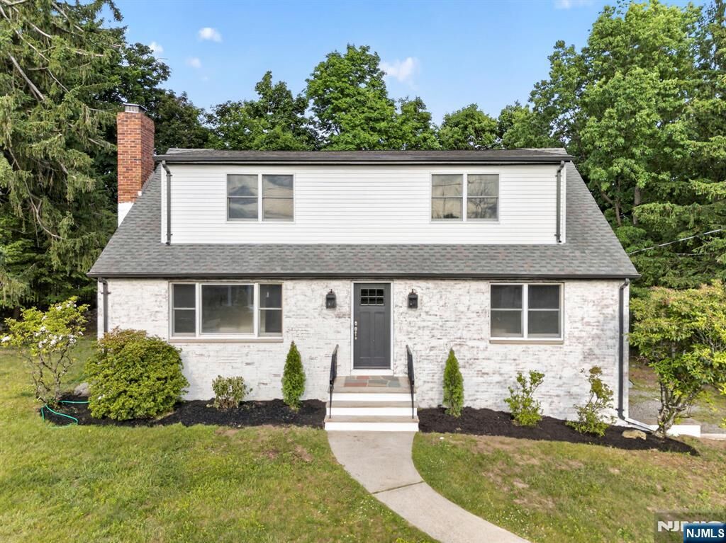 Property Photo:  11 Franklin Street  NJ 07430 
