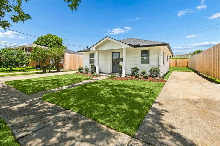 Property Photo: 433 Greenmount Drive A LA 70005