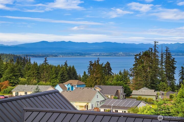 Property Photo:  1037  Lightning Way  WA 98282 