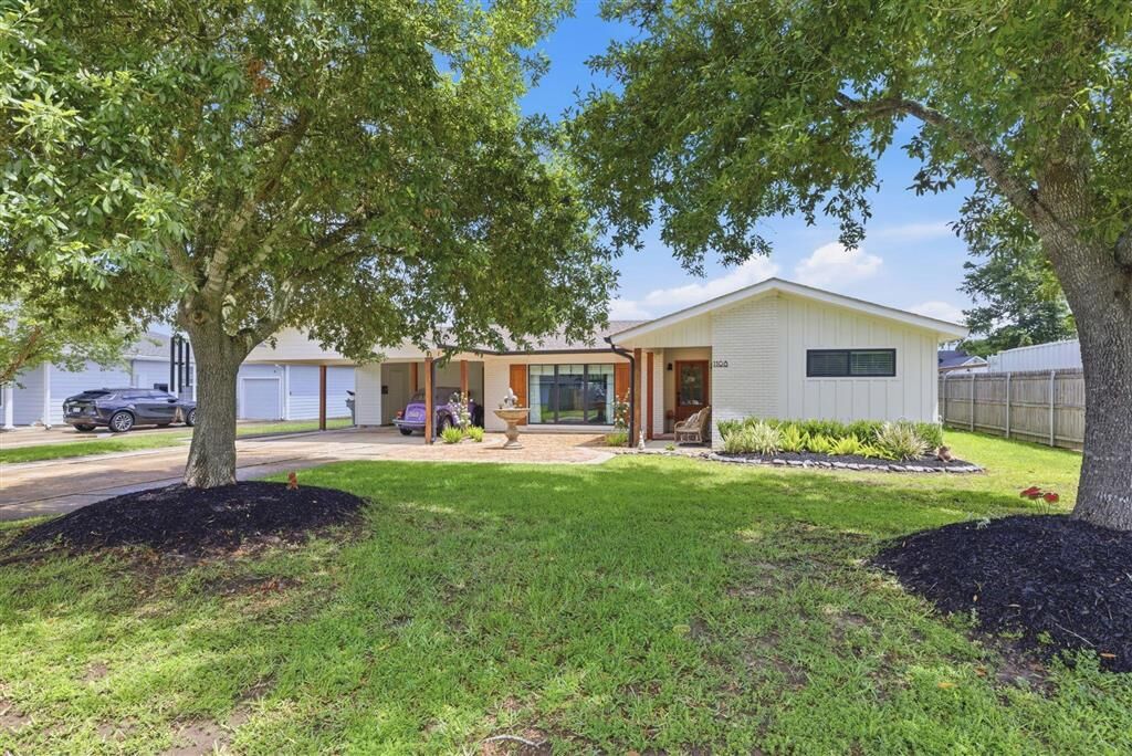 Property Photo:  1108 Paris Street  LA 70605 