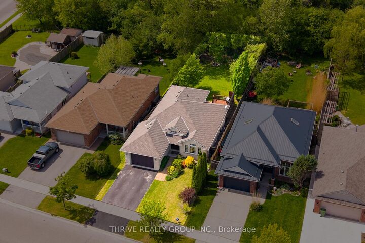 Property Photo: 73 Greenway Boulevard ON N5P 4P8