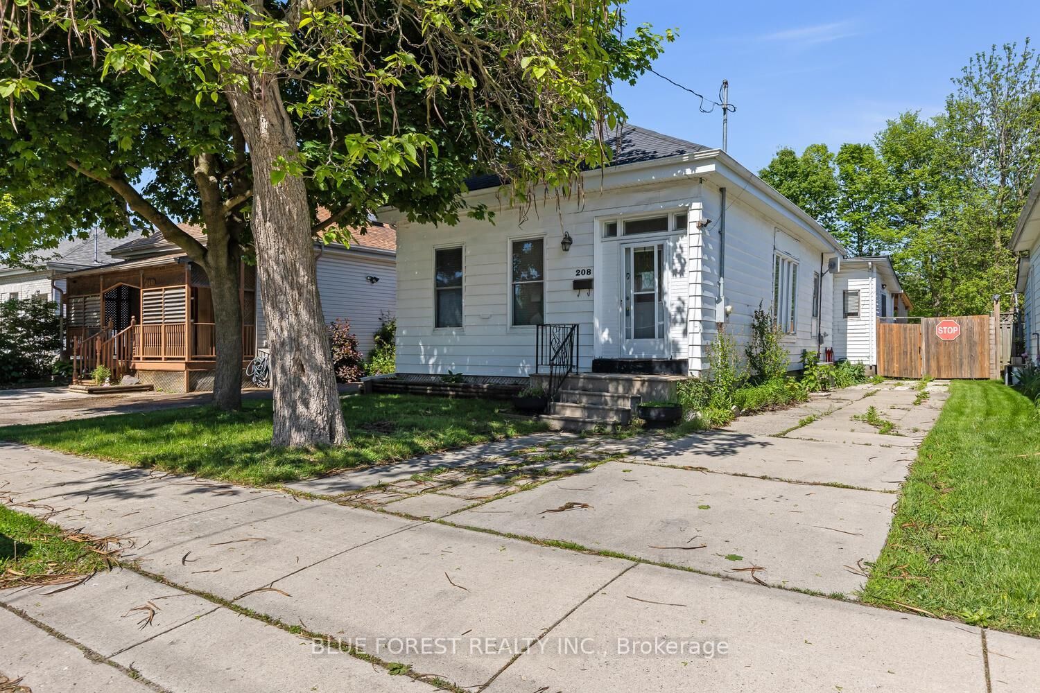 Property Photo: 208 Maitland Street ON N6B 2Y1