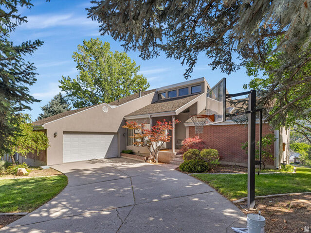 Property Photo:  8903 S Cobble Crest Ln  UT 84093 