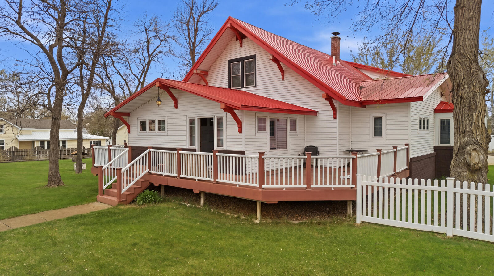 Property Photo:  315 E 4th Avenue  SD 57445 